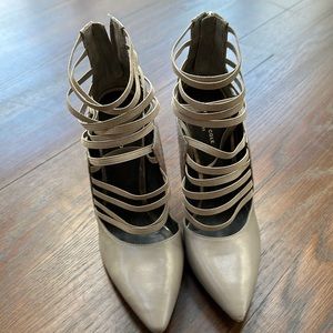 Kenneth Cole gray strapped booties size 7.5